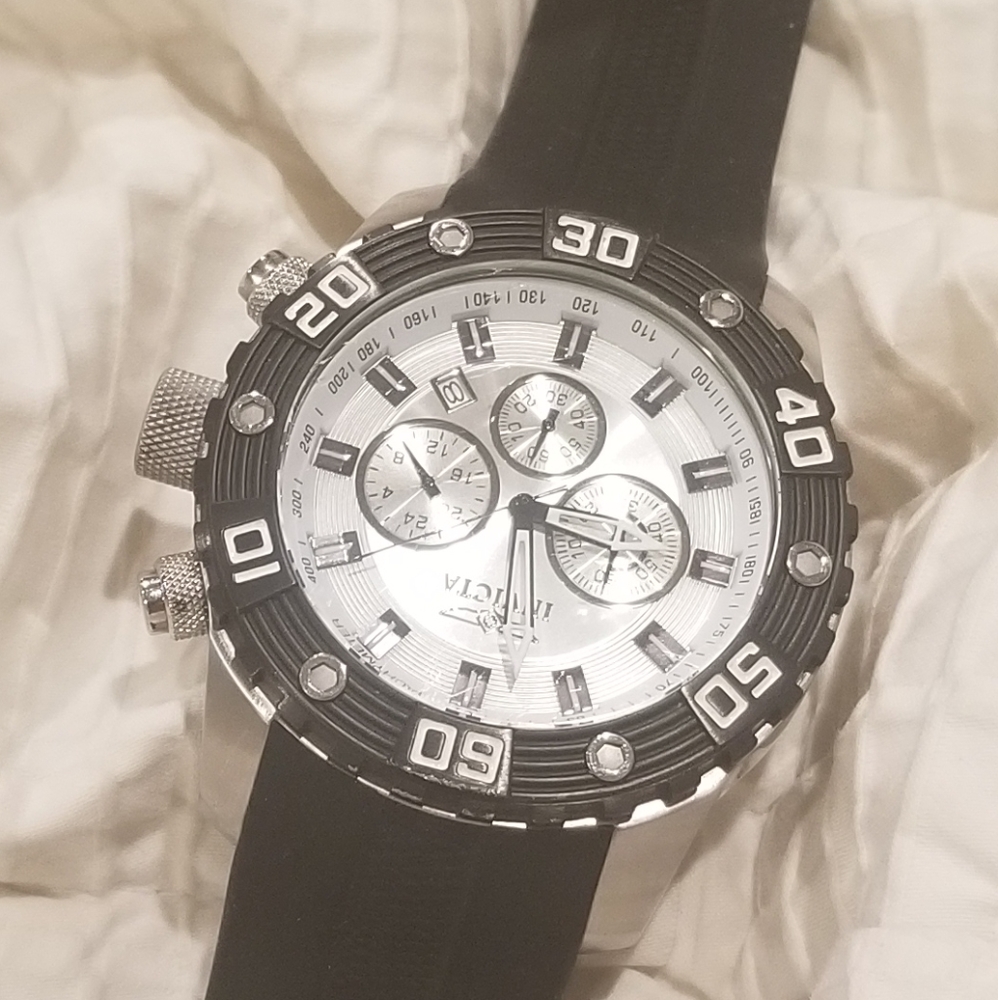 - INVICTA Pro Diver MenModel 21827 - Men's Watch Q